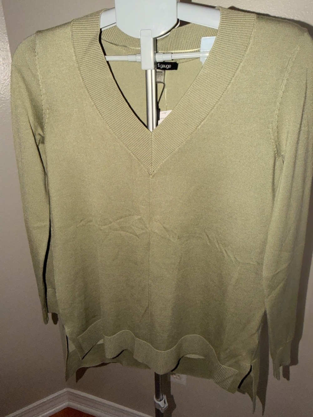 Cable & Gauge Sage Green V-Neck Lightweight Sweater NWT
